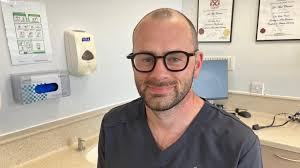 Rhybudd y bydd 'mwy o ddeintyddion yn gadael' o dan y drefn newydd