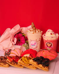 Imagínate sorprender a tu persona favorita con un regalo dulce, bello y  delicioso 🤤🍓 Aparta tu paquete favorito, tienes hasta el 12 de febrero  para realizar tu pedido 📆 #SanValentin #Fresasconcrema #Fresipeques #