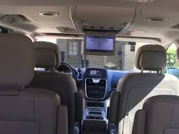 The town & country's design theme is rather utilitarian, although dollops of faux wood trim, chrome accents and an analog clock brighten things which used 2010 chrysler town and countries are available in my area? 2012 Chrysler Town Country Pictures Cargurus