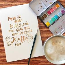 Ich Brauch Kaffee Lustigeslettering Handlettering Von Gelbkariert Lettering Schreibideen Handlettering