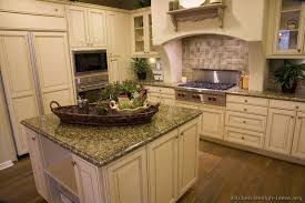 Pin By Tutuland On Home Antique White Kitchen Antique Kitchen Cabinets Antique White Kitchen Cabinets