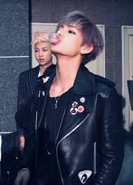 Kez Is Seeing Bts On Twitter In 2020 Bts Taehyung Taehyung Taehyung Hot