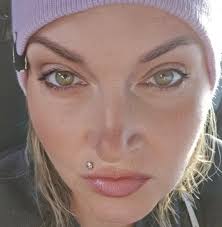 ♥️These @nomochocolate_de Reindeers are not only the cutest Christmas  chocolates, but they're also perfect for everyone to enjoy! And if I say  everyone, I mean everyone! 😉 They're vegan