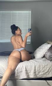 Amazonianrara ebony curves from behind