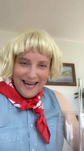 Fiona reviews a Chardonnay and discusses New Year's resolutions…