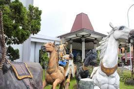 Museum ronggowarsito buka setiap hari mulai pukul 08.00 dan akan ditutup pada pukul 15.30 wib. Tiket Masuk Dan Jam Buka Museum Ronggowarsito Koleksi Lengkap