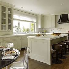 Like This Cabinet Color Benjamin Moore Bavarian Cream Kitchen Kitchen Cabinets Decor Beautiful Kitchen Designs Cream Cabinets