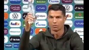 Cristiano ronaldo ed il grave danno e' diventato infatti virale un video nel quale ronaldo, appena sedutosi davanti ai giornalisti, ha spostato le due bottiglie di coca cola poste vicino alla sua. Czjl6g5tipynsm