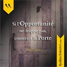 Si L Opportunite Ne Frappe Pas Construis La Porte Citation De Milton Berle Citation Phrase Du Jour Citations Inspirantes
