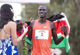 Kenya's titus ekiru clocked a new personal best of 2:02:57 to defend his title at the milano marathon held on sunday in italy. Titus Ekiru And Vivian Jerono Kiplagat Win 2018 Honolulu Marathon Honolulu Star Advertiser