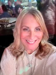 The girl's name is in the comments below. 👇 Nowadays, at 59, she's living  her best life with husband and their big family of 14!