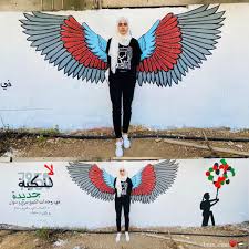 وأفاد والد الناشطة الكرد، أن مخابرات الاحتلال اعتقلت ابنته منى الكرد بعد اقتحام منزلها في حي ولفت الكرد أن قوات الاحتلال أجرت أعمال تفتيش في المنزل، بحثاً عن شقيقها محمد. Ø´Ø¨ÙƒØ© Ø±Ø§ÙŠØ© Ø§Ù„Ø¥Ø¹Ù„Ø§Ù…ÙŠØ© Ù„Ø§ Ù„Ù†ÙƒØ¨Ø© Ø¬Ø¯ÙŠØ¯Ø© Ø§Ù„Ù…Ù‚Ø¯Ø³ÙŠØ© Ù…Ù†Ù‰ Ø§Ù„ÙƒØ±Ø¯ Ù…Ù† Ø­ÙŠ Ø§Ù„Ø´ÙŠØ® Ø¬Ø±Ø§Ø­ Ø¨Ø§Ù„Ù‚Ø¯Ø³