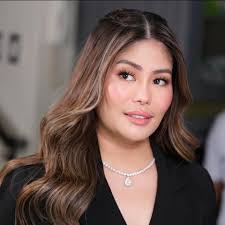 Loreta Mallari's Instagram, Twitter & Facebook