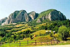 Județul hunedoara este situat în transilvania, pe valea mureșului, între carpații occidentali și cei meridionali. Alte Obiective Turistice De Vizitat Centrul De Informare Turistica Luncoiu De Jos Jud Hunedoara