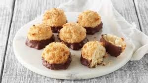 Panera S Coconut Macaroon A Small Coconut Macaroon With The Bottom Dipped In Chocolate Macaroon Recipes Coconut Macaroons Macroons Recipe