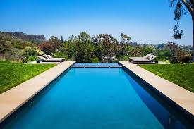 A Home In California For A Bachelor Who Gets Frequent Visits From His Family Traumhaus Schwimmbad Designs Modern