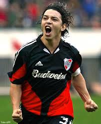 A los 43 años, lleva poco tiempo a gustavo lo conozco como entrenador y lo traté como jugador. Marcelo Gallardo River Jugador Idolo Fotos De River Club Atletico River Plate Imagenes De Futbol
