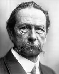 Hace 135 años, patentamos el primer automóvil! El 29 de enero de 1886, Carl  Benz presentó una solicitud en Berlín para una patente sobre su automóvil  de tres ruedas. Desde ese momento,