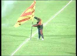 Graeme souness, who managed the turkish giants between 1995 and 1996 famously celebrated cup victory over fenerbahce by placing a galatasaray flag in the centre circle. On This Day In 1996 Galatasaray S Graeme Souness Planted A Galatasaray Flag In The Middle Of Fenerbahce S Pitch After Winning The Turkish Cup Soccer