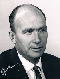 Ireland President Patrick Hillery 1923-2008 autograph signed 6.5"x8.5" photo