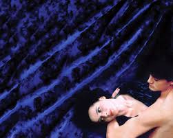 The daughter of the swedish actress ingrid bergman and the italian film director roberto rossellini, she is noted for her successful tenure as a lancôme model. Blue Velvet Isabella Rossellini And Kyle Maclachlan Eine Fototapete Fur Jeden Raum Photowall