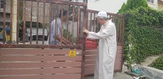 Ali orang yg akan mewakili indonesia berbaiat kepada al mahdi. Netizens Praise Ft Mufti Dr Zulkifli Who Gifted Cakes To His Chinese Neighbours For Cny
