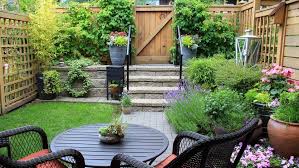 It can occupy one of the corners while at the center you can have a seating area framed by a small fence. Skcum6y8uxfy8m