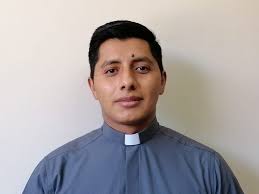 ISMAEL RIVERA INVITA A LOS JÓVENES, A NO DUDAR EN DAR UN PASO ADELANTE PARA  RESPONDER CON GENEROSIDAD Y ENTUSIASMO AL SEÑOR.