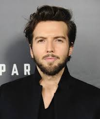 Guy Burnet: Biography, Movies, Net Worth & Photos