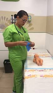 Hospiten La Doctora Sandra Serrano Pediatra De Hospiten Roca Muestra Como Colocar Un Supositorio A Un Bebe Facebook