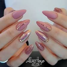 Uñas decoradas de moda picudas, uñas con gliter, uñas fosforescentes. Manikyur Nogti Unas De Acrilico Elegantes Manicura De Unas Unas Rosa Palo