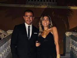 أولًا لانه معروف جدًا على الصعيد العالمي، وثانيًا لأنها حبيبة الفنان المصري عمرو_دياب الذي كان يعيش فراغًا عاطفيًا بعد انفصاله عن دينا_الشربيني لأنه لم يستطع الزواج منها بما أن زوجته. Ø±Ø¨Ù†Ø§ ÙŠØ®Ù„ÙŠÙ‡ ÙˆÙŠÙ…ØªØ¹Ù†Ø§ Ø¯ÙŠÙ†Ø§ Ø§Ù„Ø´Ø±Ø¨ÙŠÙ†ÙŠ ØªØªØ­Ø¯Ø« Ø¹Ù† Ø¨ØµÙ…Ø© Ø¹Ù…Ø±Ùˆ Ø¯ÙŠØ§Ø¨ Ù…ØµØ±Ø§ÙˆÙ‰