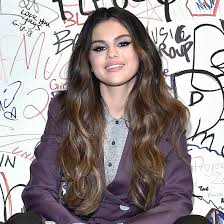 In the selena bob haircut, no such accessory is used. Selena Gomez Shares Results Of Trying Upside Down Braid Hack For Wavy Hair Photos Glamour