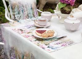 Bu Bayram Sofralar Ciceklerle Dolsun Bayram Ikramlarina Siklik Katacak Runner Ve Kirlentler Ile Bayramlar Daha Keyifli Home Sweet Home Kirlent Ikramlar