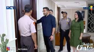 Sinopsis ikatan cinta episode malam ini diperoleh dari berbagai sumber dan bisa saja berbeda dengan cerita aslinya. Jam Tayang Sinopsis Ikatan Cinta Kamis 5 Agustus 2021 Keberadaan Elsa Dan Ricky Diketahui Polisi Tribun Kaltim