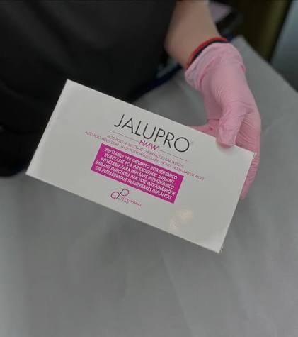 Jalupro HMW – deep skin regeneration from within 💉✨ Jalupro HMW is a powerful skin booster designed to improve skin quality, elasticity, and firmness while reducing the appearance of fine lines. Its
