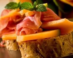 Recette De Sandwich Au Melon Et Jambon Cru Recette Recette Gourmande Recette Sandwich