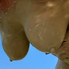 Muscular Gay Mud Fun - TheGay.com