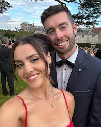 Naomi Dutton's Instagram, Twitter & Facebook