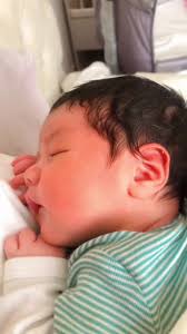 Melanie Lora (@melnewmom)