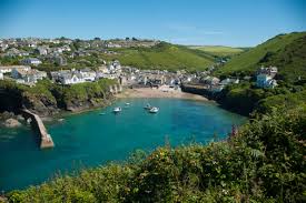 Located in the middle of the north cornwall coast the village is a perfect jumble of whitewashed fisherman's cottages spilling down to the harbour along some unfeasibly narrow lanes. A Where S Where Guide To Port Isaac Aka Portwenn