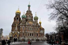 Hoewel meer en meer hoger opgeleide jongeren engels leren, spreken de meeste volwassenen alleen russisch. Kerk Van De Verlosser Op Het Bloed Is Een Russisch Orthodoxe Kerk In Sint Petersburg Gelegen Aan Het Gribojedovkanaal De Kerk Sint Petersburg Kerken Rusland