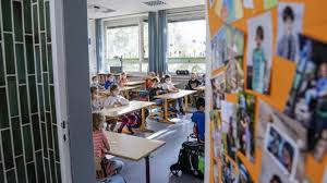 „der wechselunterricht in unseren schulen ist bereits ein wichtiger schritt, in den schulen kontakte zu reduzieren und damit einen großen beitrag zum infektionsschutz zu leisten. Corona Und Schule Keine Prasenzpflicht Im Herbst Ware Sinnvoll Meinung Sz De