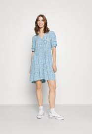 Türkiye saati ile şu anda içinde bulunduğumuz günle doğum tarihiniz arasındaki tam yıl sayısı hesaplanır. Yas Yaslura Dress Blusenkleid Dusk Blue Hellblau Zalando De