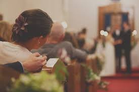 Kenangan itu sungguh membekas, dan bayanganmu mengusik setiap mimpiku. 10 Lagu Buat Kamu Yang Ditinggal Nikah Mantan Atau Gebetan