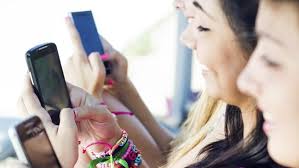 Pengaruh media sosial terhadap perubahan sosial masyarakat. Membaca Generasi Z Lewat Perilaku Di Media Sosial