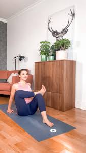 If your pectoral muscles (the front of your shoulders) are tight, you will inevitably have bad posture and could start to develop spinal problems as a result. Dehnubungen Fur Stark Verkurzte Beinruckseiten Alinaandyoga