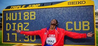 Pedro pablo pichardo acaba de bater o recorde nacional do triplo salto, com 17.98 metros, marca alcançada na final da prova nos jogos olímpicos de pichardo saltou três centímetros acima da sua anterior marca. El Fenomeno Del Triple Salto Masculino Cubano