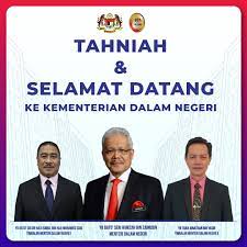 Datuk seri hamzah zainuddin dan ketua polis negara, datuk seri abdul hamid bador. Kementerian Dalam Negeri Kdn Patah Tumbuh Hilang Berganti Seluruh Warga Kementerian Dalam Negeri Merakamkan Ucapan Tahniah Dan Selamat Datang Kepada Yb Dato Seri Hamzah Bin Zainudin Menteri Dalam Negeri Yb