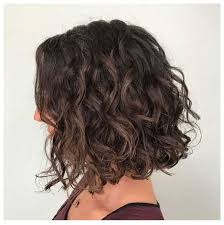 Der long bob gehört zu den beliebtesten frisuren 2020. Lockig Bob Frisuren 2020 In 2020 Lockige Bob Frisuren Bob Frisur Bob Frisur Naturlocken